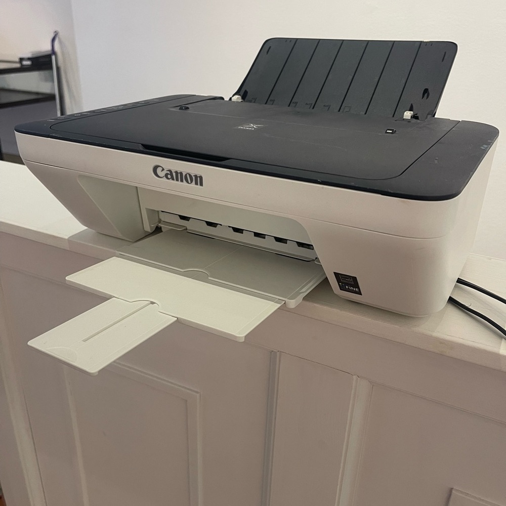Used Canon MG2922 printer and scanner